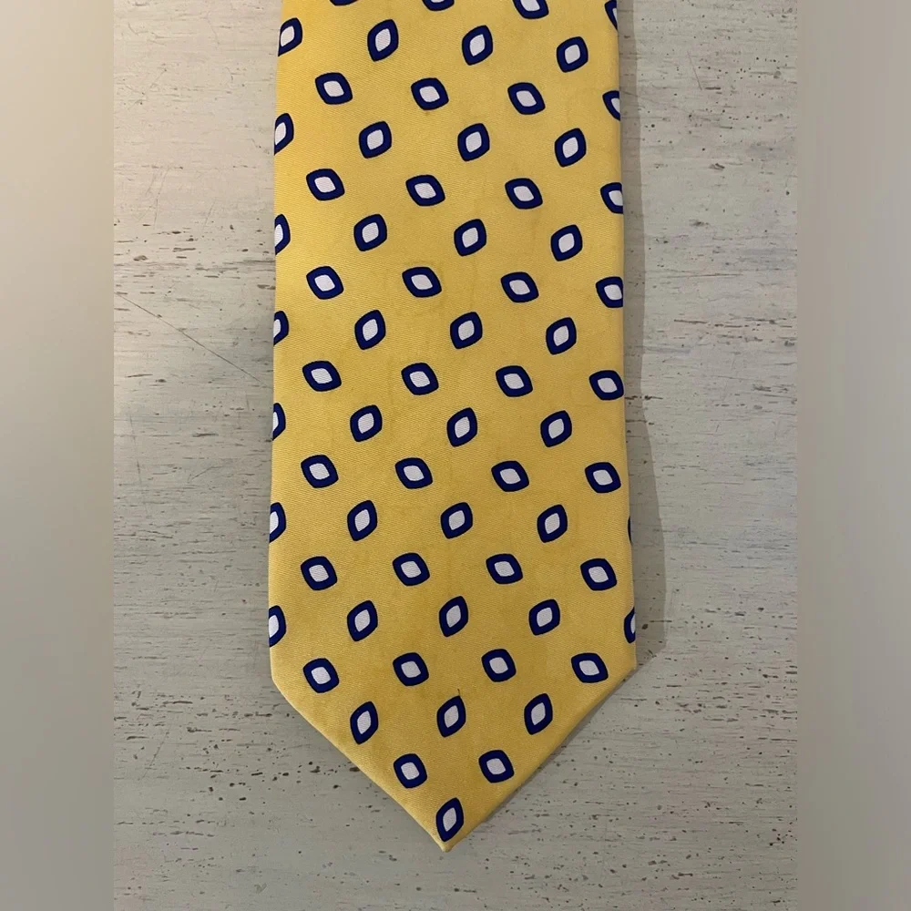 BROOKS BROTHERS MAKERS Hand Made‎ in USA Printed Silk Tie Yellow (Multi)